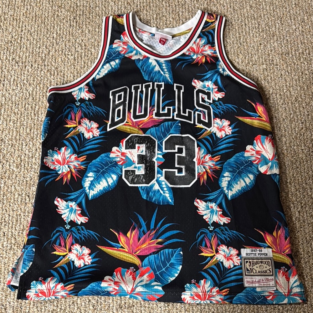 Mitchell & Ness Bulls Floral Scottie Pippen Jersey